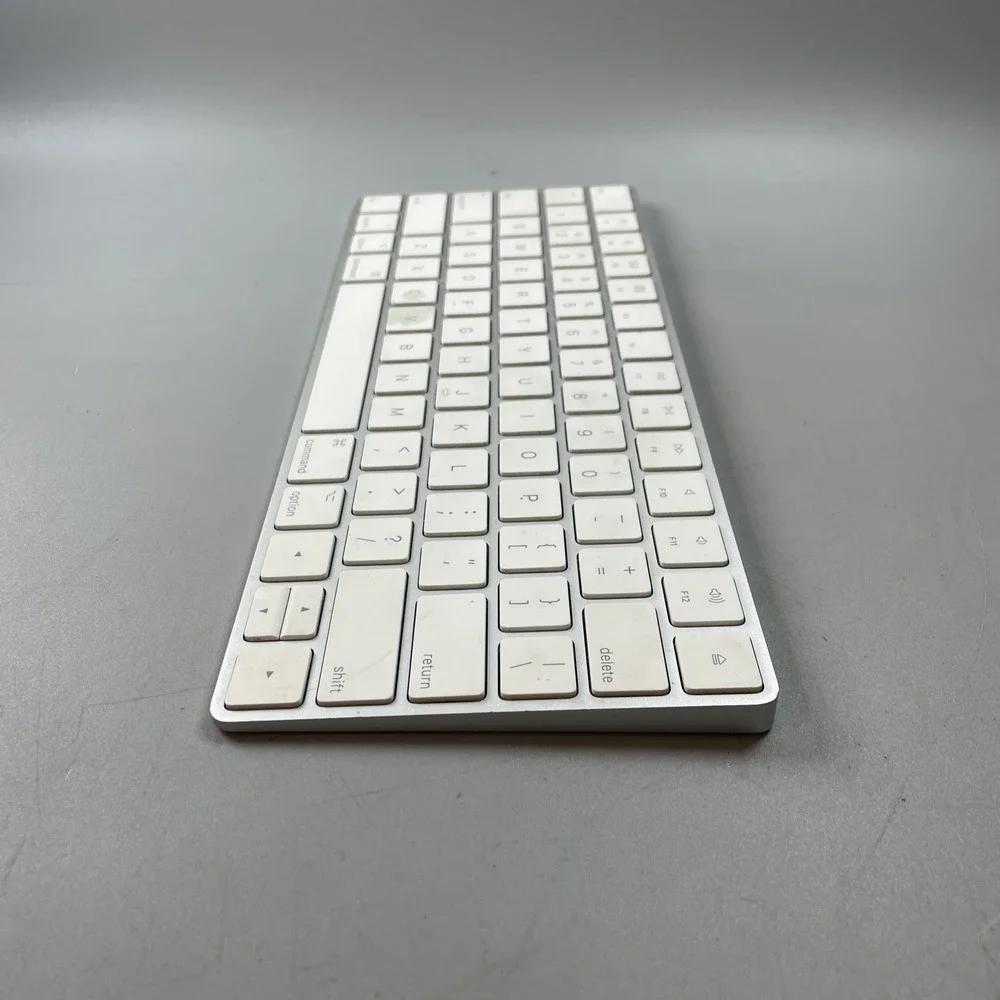 Apple Magic Keyboard A1644 Silver White Wireless Rechargeable Keyboard TESTED